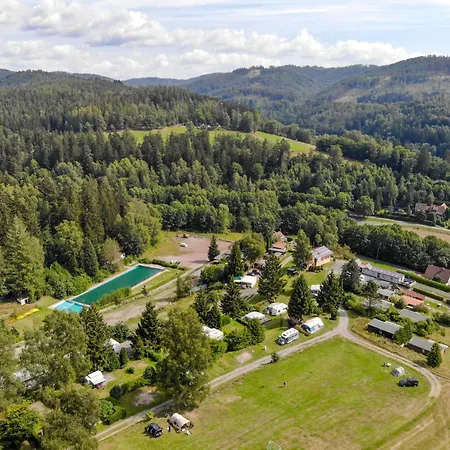 Am Waldbad Кемпинг